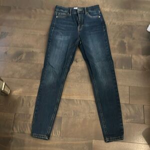 Top jeans size 25. Stretchy skinny. Hardly worn